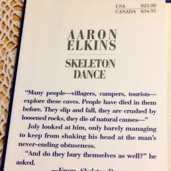 Thriller, Aaron Elkins Skeleton Dance - Picture 3 of 8